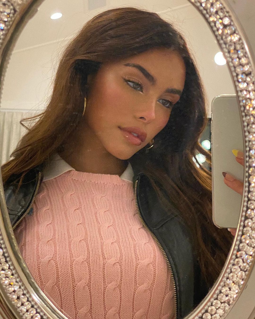 Madison beer 21 фигура, волосы, тело, грудь, ноги, руки