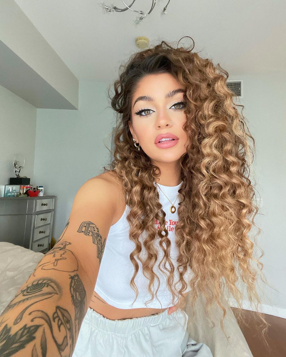 Andrea russett 7 фигура, волосы, тело, грудь, ноги, руки