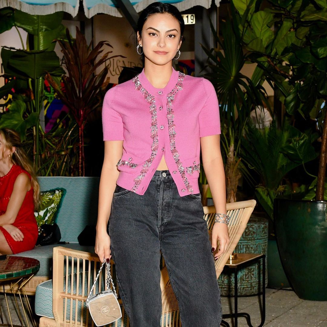 Camila mendes 9 фигура, волосы, тело, грудь, ноги, руки