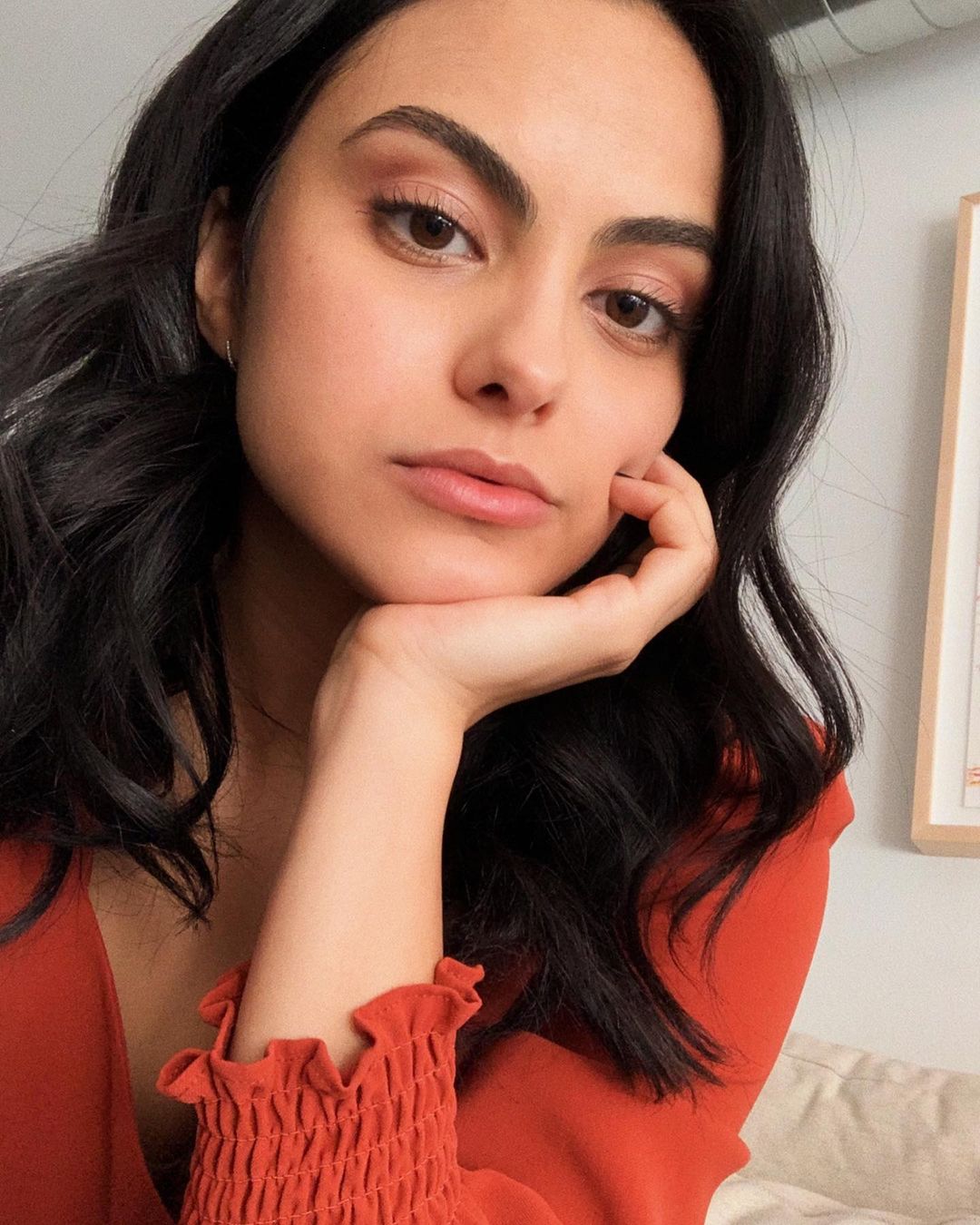 Camila mendes 25 фигура, волосы, тело, грудь, ноги, руки