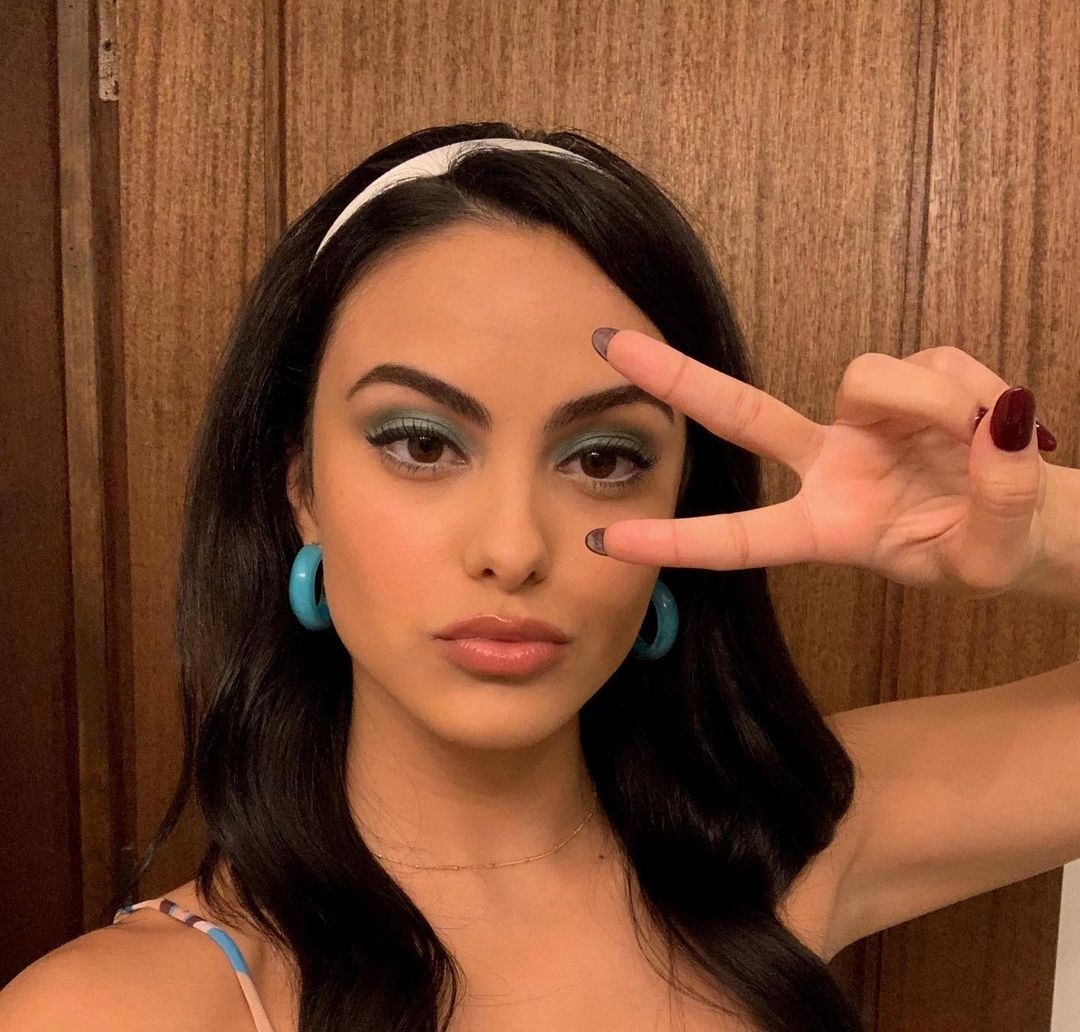 Camila mendes 31 фигура, волосы, тело, грудь, ноги, руки