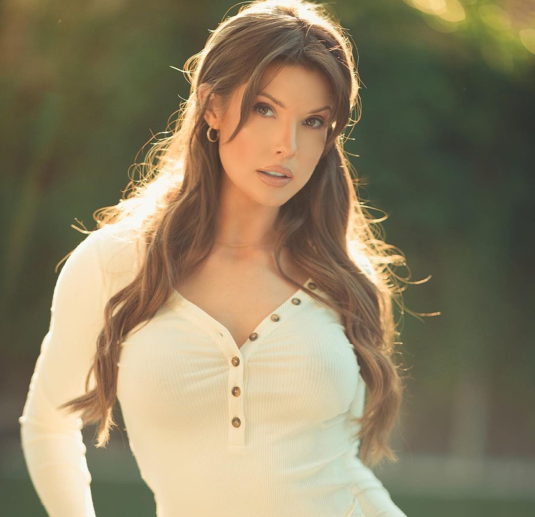 Amanda cerny 3 фигура, волосы, тело, грудь, ноги, руки