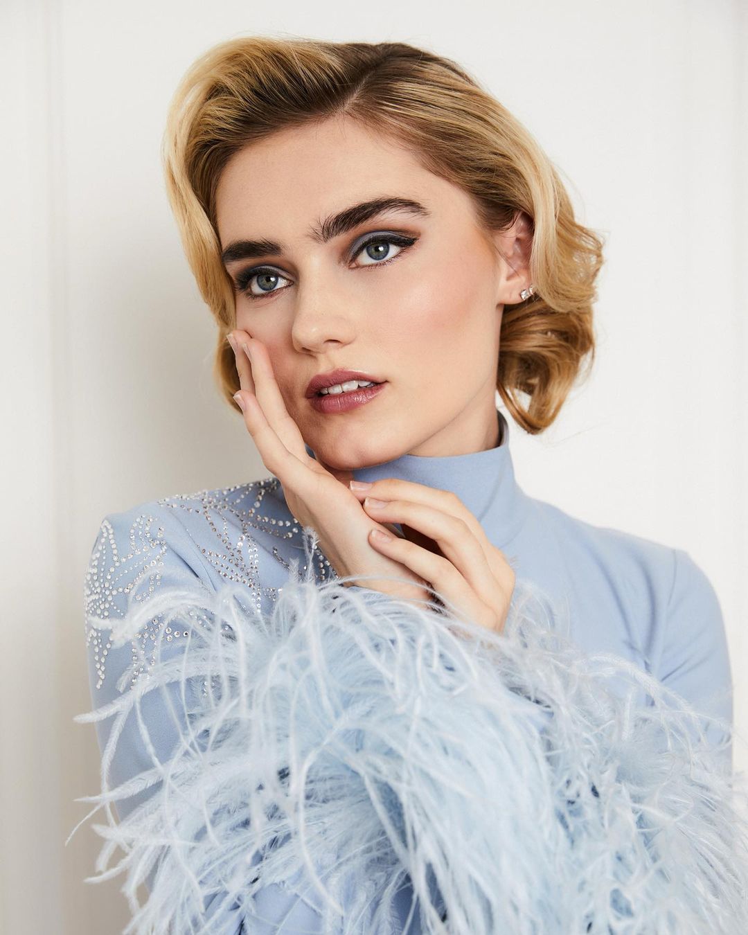 Meg donnelly 3 фигура, волосы, тело, грудь, ноги, руки