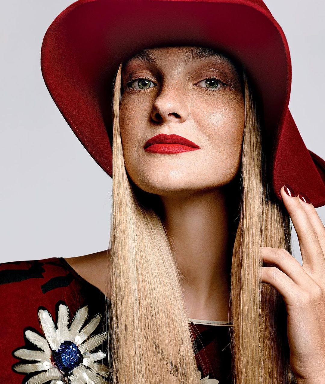 Caroline trentini 31 фигура, волосы, тело, грудь, ноги, руки