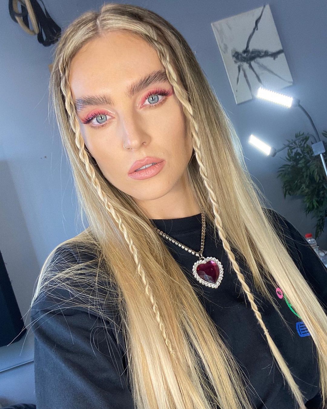 Perrie edwards 13 фигура, волосы, тело, грудь, ноги, руки